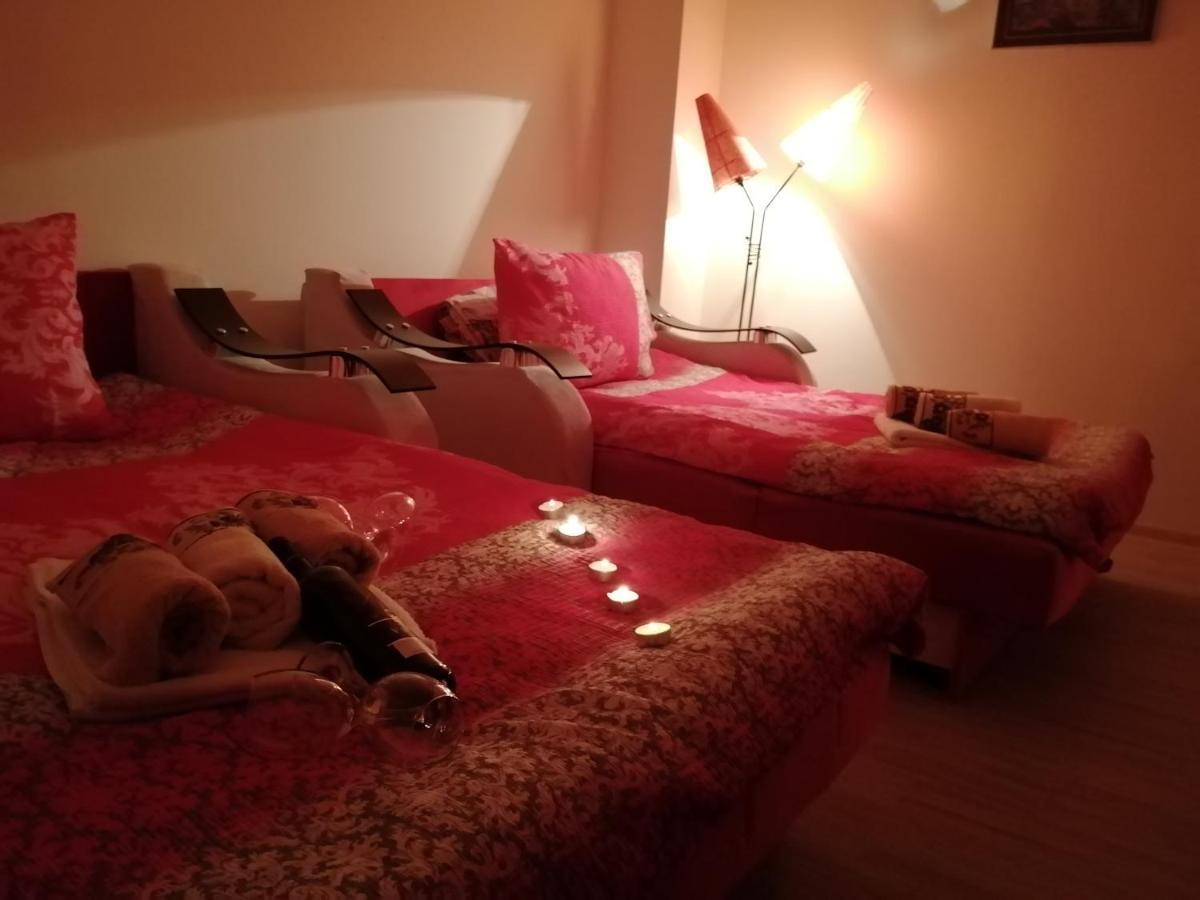 Uzicki-Konaci Apartment อูชิเซ ภายนอก รูปภาพ