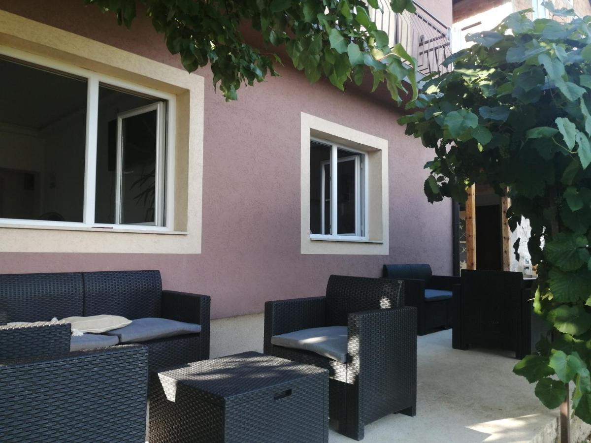 Uzicki-Konaci Apartment อูชิเซ ภายนอก รูปภาพ